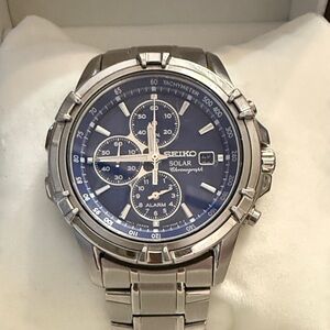 Seiko Solar Chronograph Men's Watch- stainless steel
V172-OAJO